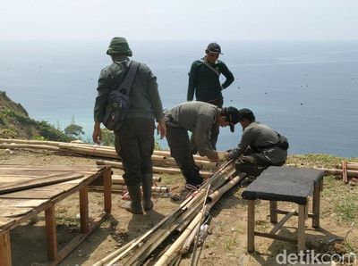 Lapak dan Bangli di JLS Sine Tulungagung Ditertibkan