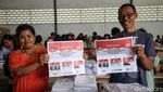 Ratusan Emak-emak Ikut Lipat Suara Pilpres 2024