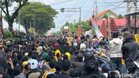 Ketua Cabang PSHW Mojokerto Raya Siswanto menyampaikan pernyataan akan mengawal sidang perkara ini sampai tuntas. Ia juga mengajak massa tetap menjaga kondusivitas.
