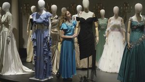 Replika Revenge Dress Putri Diana Bakal Dilelang Usai The Crown Tamat