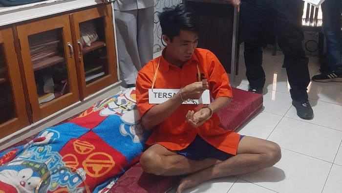 Rekonstruksi Habibi bunuh istri di Musi Banyuasin.