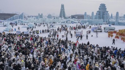 Rekor! Potret Antusias Pengunjung Liburan di Festival Es Harbin