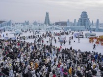 Rekor! Potret Antusias Pengunjung Liburan di Festival Es Harbin