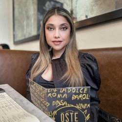 Sarah Azhari Cuma Ketemu Suami 3 Kali Setahun, Pernikahan Langgeng 2 Dekade