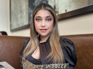 Sarah Azhari Cuma Ketemu Suami 3 Kali Setahun, Pernikahan Langgeng 2 Dekade