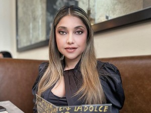 Sarah Azhari Cuma Ketemu Suami 3 Kali Setahun, Pernikahan Langgeng 2 Dekade