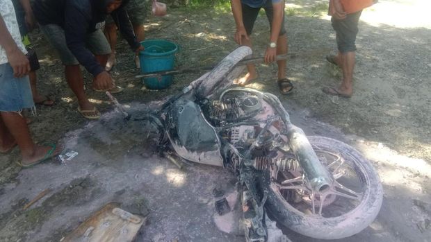 Sepeda motor terbakar saat mengisi BBM di SPBU Pinrang. Dokumen Istimewa