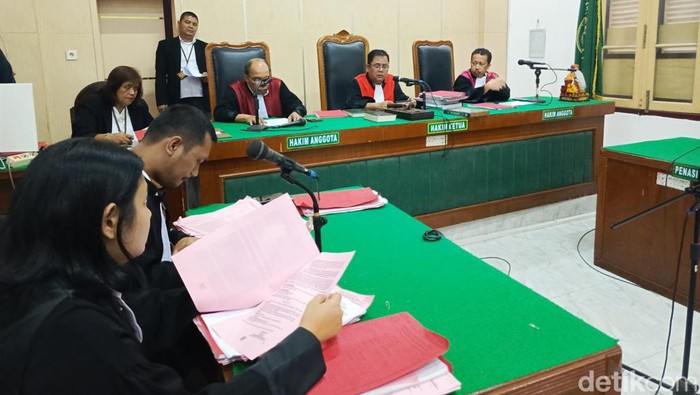 Sidang tuntutan kepada penimbun solar di PN Medan