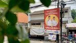Spanduk AMIN Adu Gagasan Bukan Adu Pecitraan Muncul di Jalan Kepu Jakpus