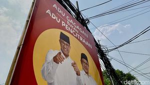 Spanduk AMIN Adu Gagasan Bukan Adu Pecitraan Muncul di Jalan Kepu Jakpus