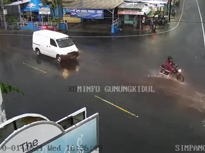 Tangkapan layar CCTV Diskominfo Gunungkidul di jalan Jogja-Wonosari, Gunungkidul, Rabu (10/1/2024) pukul 16.36 WIB.