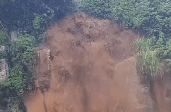 Tangkapan layar Instagram @odesaindonesia terkait banjir lumpur di Curug Batu Templek