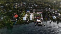 Foto udara depot Terminal Bahan Bakar Minyak (TBBM) PT Pertamina (Persero) Labuha-Bacan di Desa Babang, Pulau Bacan, Kabupaten Halmahera Selatan, Maluku Utara, Rabu (10/1/2024).