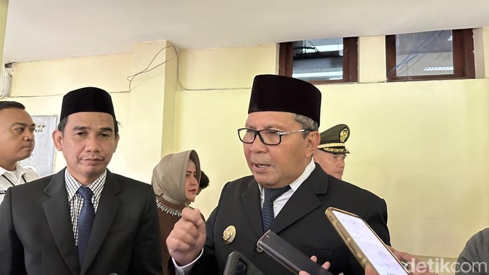 Wali Kota Makassar Danny Pomanto didampingi Ketua DPRD Makassar Rudianto Lallo.