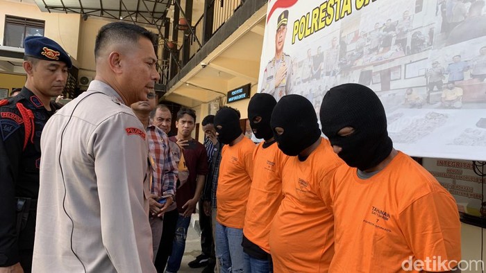 4 pelaku penggeroyokan ditangkap saat kebakaran di Pasar Youtefa Jayapura.