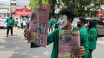 Aksi Gabungan Mahasiswa Bagikan Selebaran Tolak Politik Dinasti