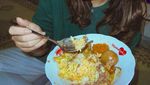 Gaya Keren Amel Carla Saat Makan Gudeg hingga Bubur Ayam