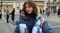 Amel Carla dulunya dikenal sebagai aktris cilik. Kini ia telah tumbuh dewasa dan masih sering terlihat di layar lebar dan web series. Amel juga belum lama ini diketahui telah lulus kuliah. Foto: Instagram @amelcarla