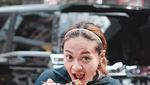 Gaya Keren Amel Carla Saat Makan Gudeg hingga Bubur Ayam