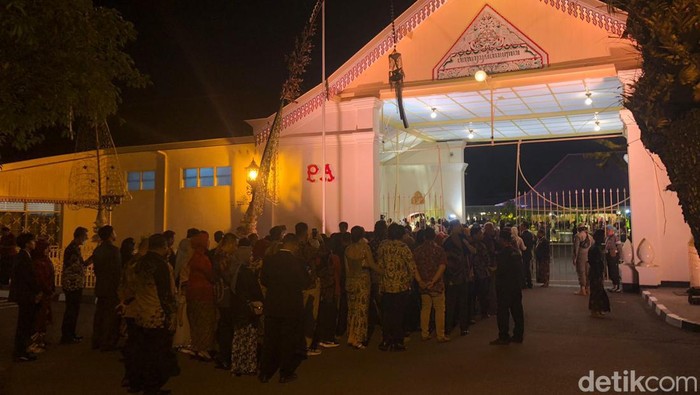 Antrean tamu Pahargyan atau resepsi Dhaup Ageng Pakualaman, Jogja, Kamis (11/1/2024).