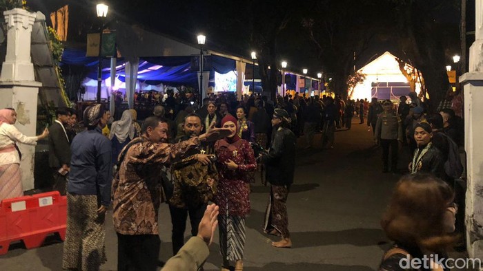 Antrean tamu Pahargyan atau resepsi Dhaup Ageng Pakualaman, Jogja, Kamis (11/1/2024).
