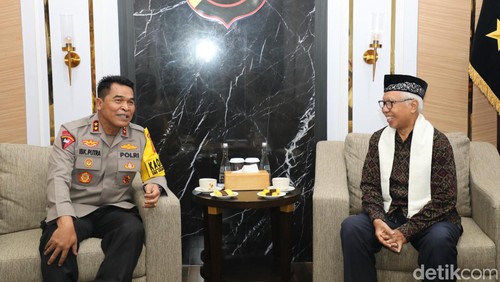 Ketua MUI Bali Mahrusun Hadyono beraudiensi dengan Kapolda Bali Irjen Ida Bagus Kade Putra Narendra. (Dok. Polda Bali)