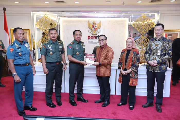 Azwar Anas dan Agus Subiyanto