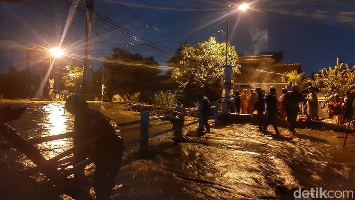 Banjir di Dayeuhkolot, Kabupaten Bandung.