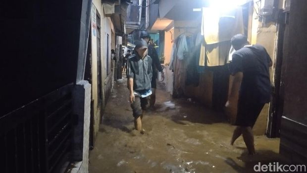 Banjir di kawasan Braga, Kota Bandung, Kamis (11/1/2024).