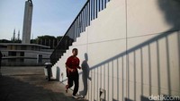 Selain itu, fotografer juga bisa menggunakan elemen, komposisi, atau teknik yang sesuai untuk menciptakan karya foto yang bagus.  