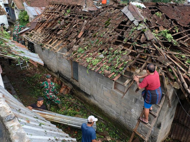 Angin Puting Beliung Terjang Wonosobo