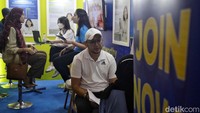 Sementara itu, jumlah penduduk bekerja di Indonesia mencapai 139,85 juta orang pada Agustus 2023. 