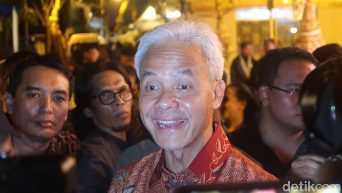 Capres nomor urut 3, Ganjar Pranowo saat menghadiri Dhaup Ageng di Pura Pakualaman, Kota Jogja, Kamis (11/1/2024).