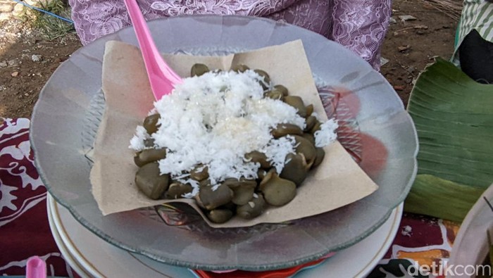Cemilan brayo khas warga Desa Surodadi, Sayung, Demak.