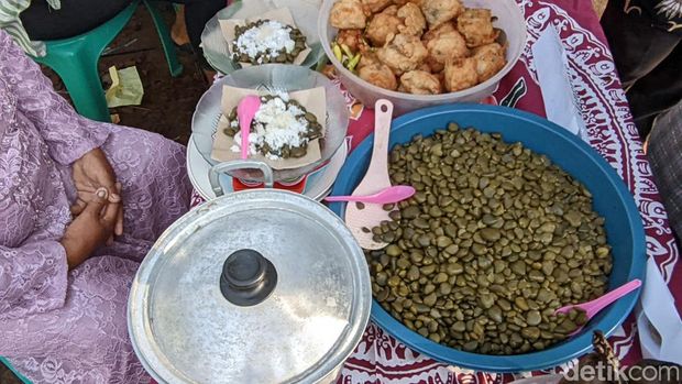 Cemilan brayo khas warga Desa Surodadi, Sayung, Demak.