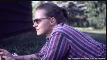 Connie Converse adalah penulis lagu berbakat di generasinya, artis low-profile yang menjadi sosok kultus di kancah musik New York akhir 50-an. Pada tahun 1974, ketika Connie berusia sekitar lima puluh tahun, dan setelah menghadapi serangkaian masalah pribadi dan profesionalnya termasuk depresi, dia meninggalkan catatan, puisi, dan surat perpisahan kepada keluarga dan teman-temannya lalu menghilang. Tak ada yang pernah melihat atau mendengar kabarnya lagi. Foto: Listverse