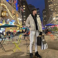 Melalui keterangan diunggahannya diketahui jika Eddy juga mengunjungi New York. Foto-foto unggahan Eddy pun banjir beragam komentar pujian dari netizen. Foto: Instagram/@eddy_mm