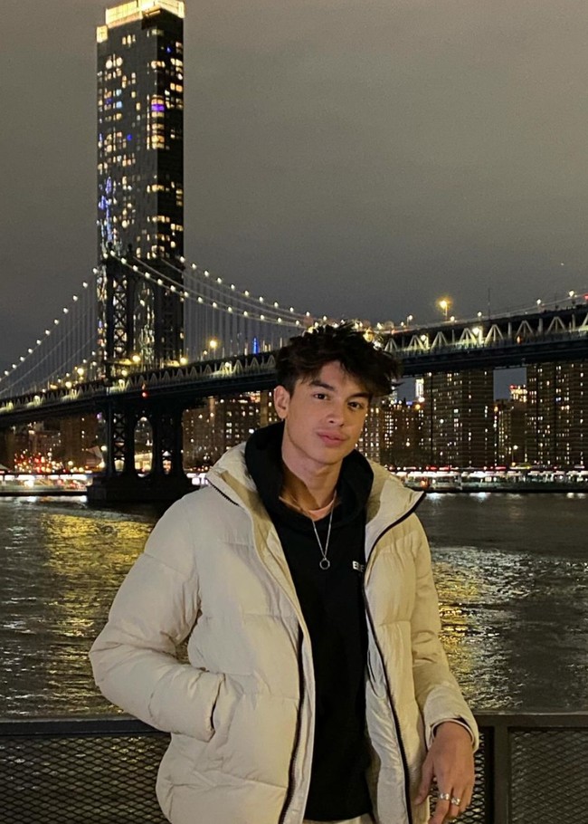 Kini sudah beranjak dewasa, Eddy juga memiliki penggemar yang cukup banyak di Instagram. “kenapa yah ganteng banget,” komentar salah satu netizen. “Follow dia dr kecil Masha Allah Eddy udh Bujang,” komentar lain. Foto: Instagram/@eddy_mm