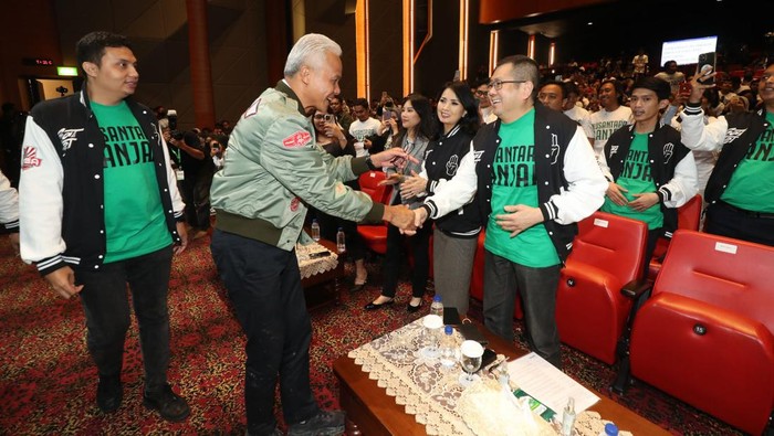 Ganjar Hadiri Deklarasi Dukungan Relawan Naga Relawan Nusantara Ganjar (Naga) mendeklarasikan dukungan kepada capres cawapres nomor urut 3 Ganjar Pranowo dan Mahfud MD di Inews Tower, Jakarta Pusat, Kamis (11/1/2024). Deklarasi dihadiri oleh Ganjar Pranowo.