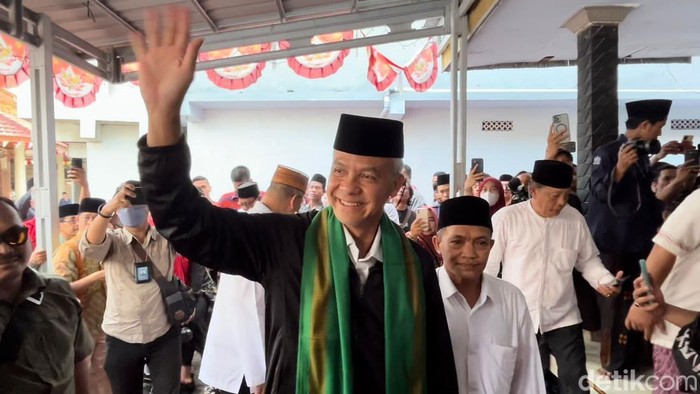 Ganjar kunjungi Ponpes Mahadut Tholabah di Babakan