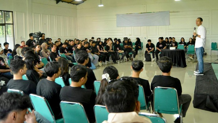Giliran Mahasiswa Bali Bersuara Pilpres 2024 Satu Putaran Ratusan aktivis mahasiswa dari berbagai kampus dan organisasi di Provinsi Bali menghadiri Kopi Darat Formasi Indonesia Moeda (FIM) di Denpasar, Bali.