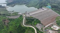 Bendungan Cipanas masuk Proyek Strategis Nasional (PSN). Bendungan ini disebut-sebut mampu menyuplai air irigasi 9.273 hektare lahan pertanian, sekaligus memasok air baku untuk kawasan ekonomi Cirebon-Patimban-Kertajati (Rebana).