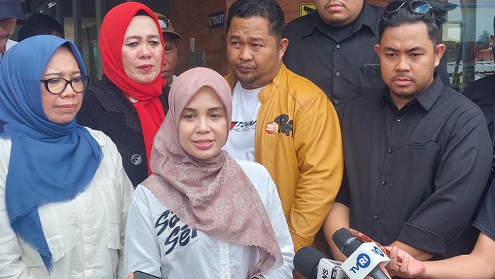 Istri capres nomor urut 03 Ganjar Pranowo, Siti Atikoh Suprianti.