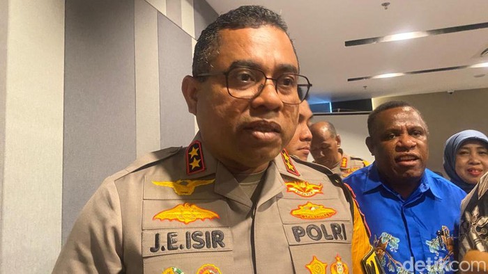 Kapolda Papua Barat Irjen Jhonny Edison Isir.