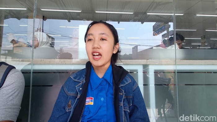Vania Puspita Andriani, Kasir minimarket yang viral mendapat reward perjalanan ke Jepang. Foto diunggah Kamis 11 Januari 2024.