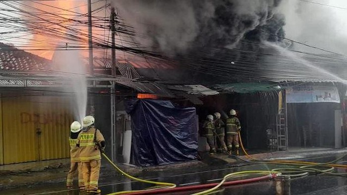 Kebakaran di Jl Saharjo Jaksel. (Dok. @humasjakfire)