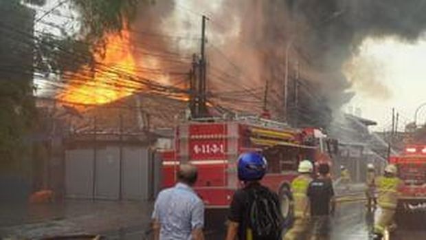 Kebakaran di Jl Saharjo Jaksel. (Dok. @humasjakfire)