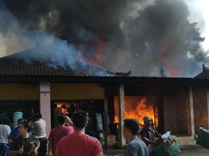 Toko Sepatu-Perabotan Ludes Terbakar, Kerugian Rp 2 Miliar