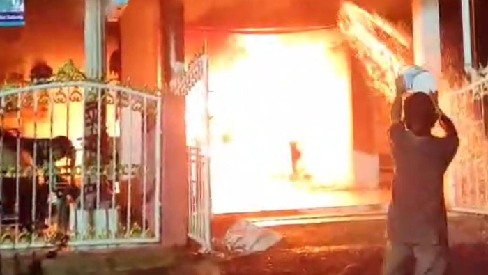 Kebakaran ruko 2 lantai dua lantai di Desa/Kecamatan Subang, Kabupaten Kuningan,