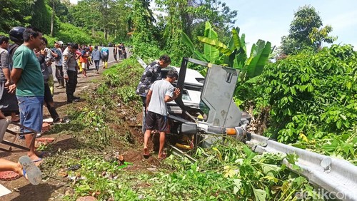 Kecelakaan minibus di Lombok Timur, NTB.